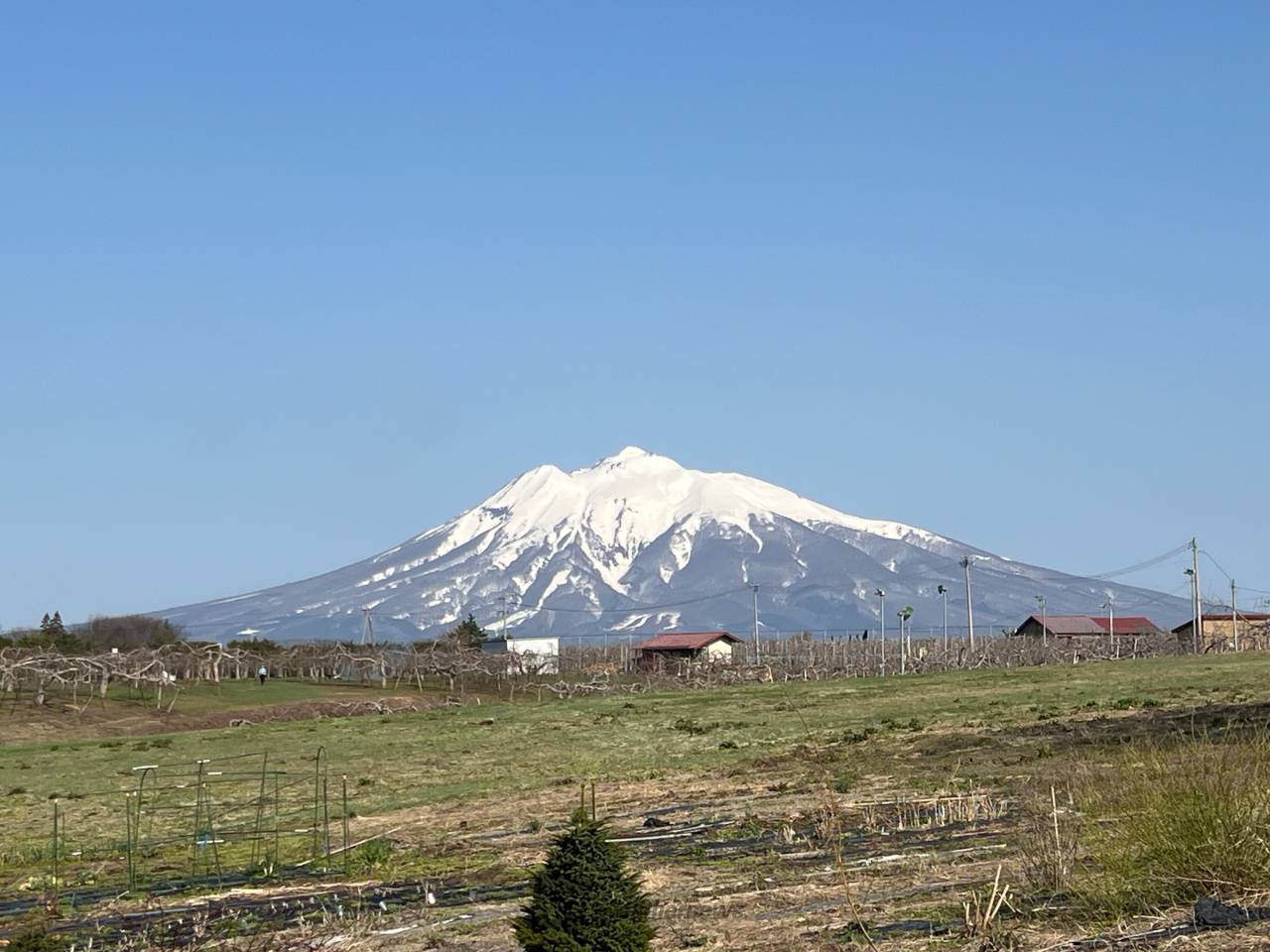 岩木山 快晴。 岩木山は上の方が土が 青森県弘前市 まっくはじ ウェザーニュース