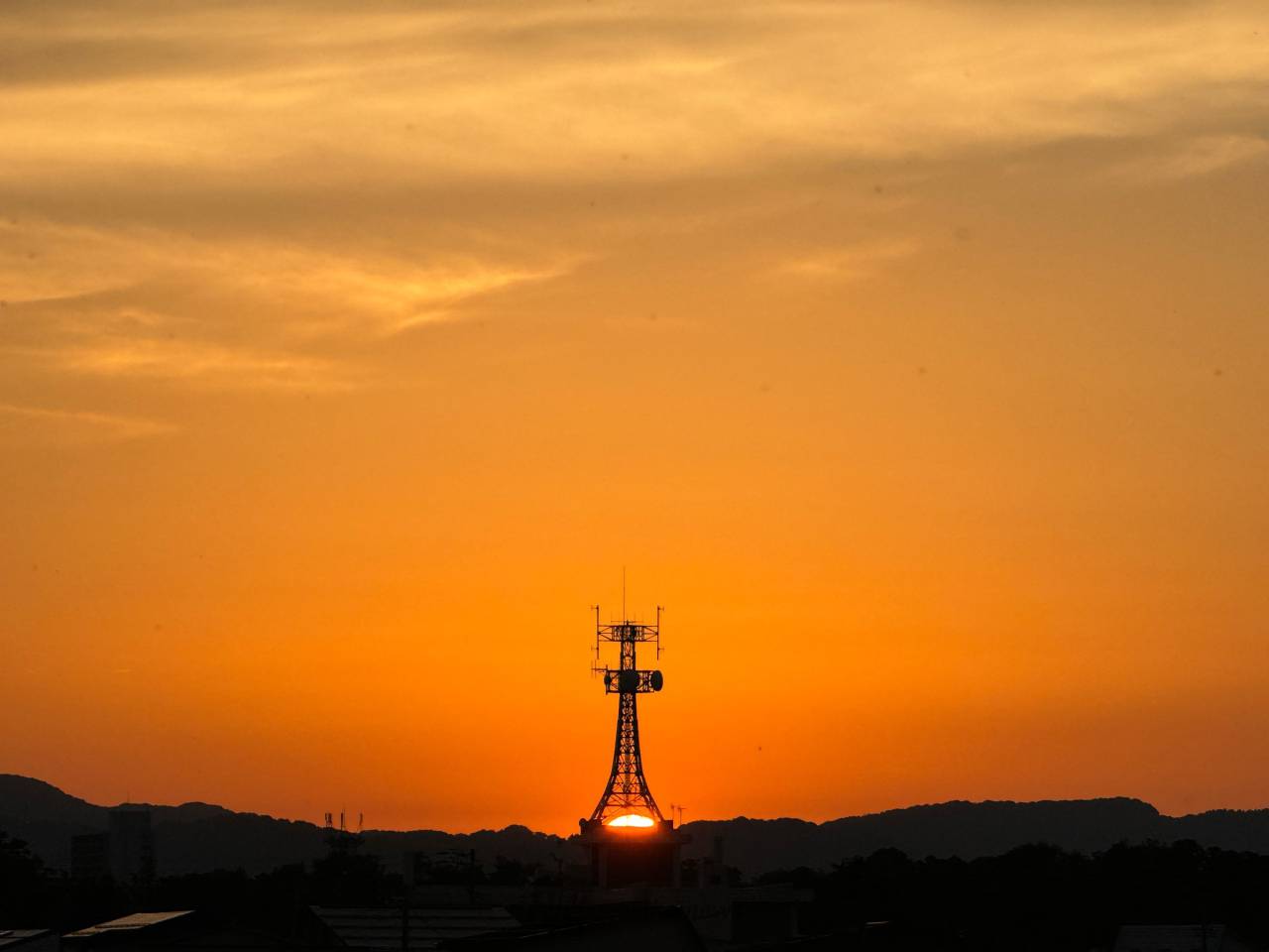 歩くと汗が出る 暖かい夕暮れです。タワー | 新潟県上越市 | -ウエスト 