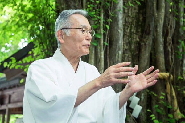 貴船神社の宮司、高井和大さん