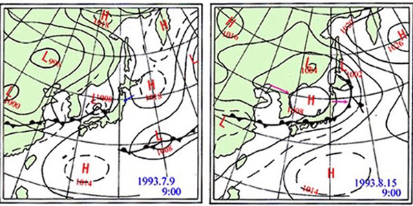 1993年7月（左）と8月（右）の天気図