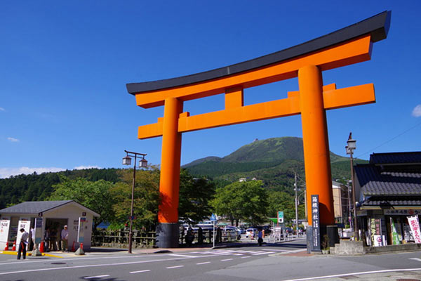 箱根神社大鳥居から1.6kmがゴール地点