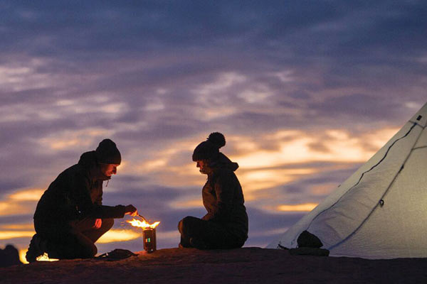 フレックスライトは夜間の調理に役立つ