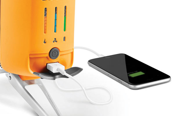 USB端子でスマホ等に充電できる