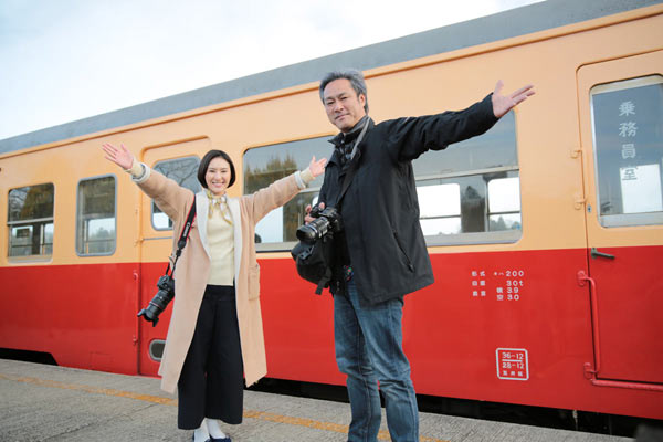 広田泉さん（右）と白井キャスター