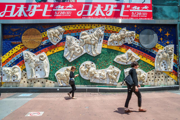 中央にいるのが「ハチ公」