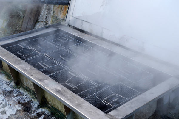 黒たまごは15分蒸して仕上げる