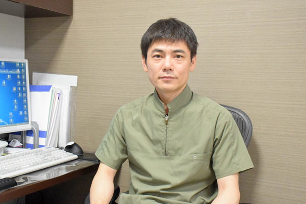クリニック院長の久手堅司さん