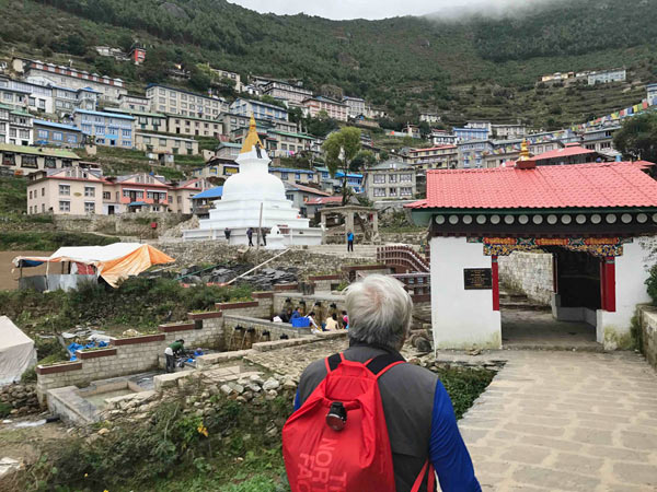 標高3450mのナムチェバザールの入り口