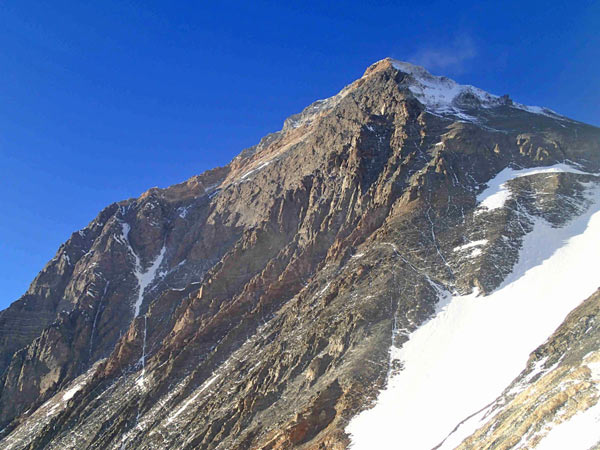 エベレストの山頂。酸素濃度は東京と同じ