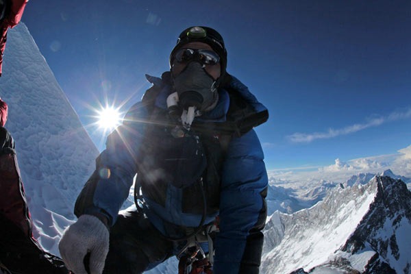 エベレスト南峰は地上の気圧の3分の1以下